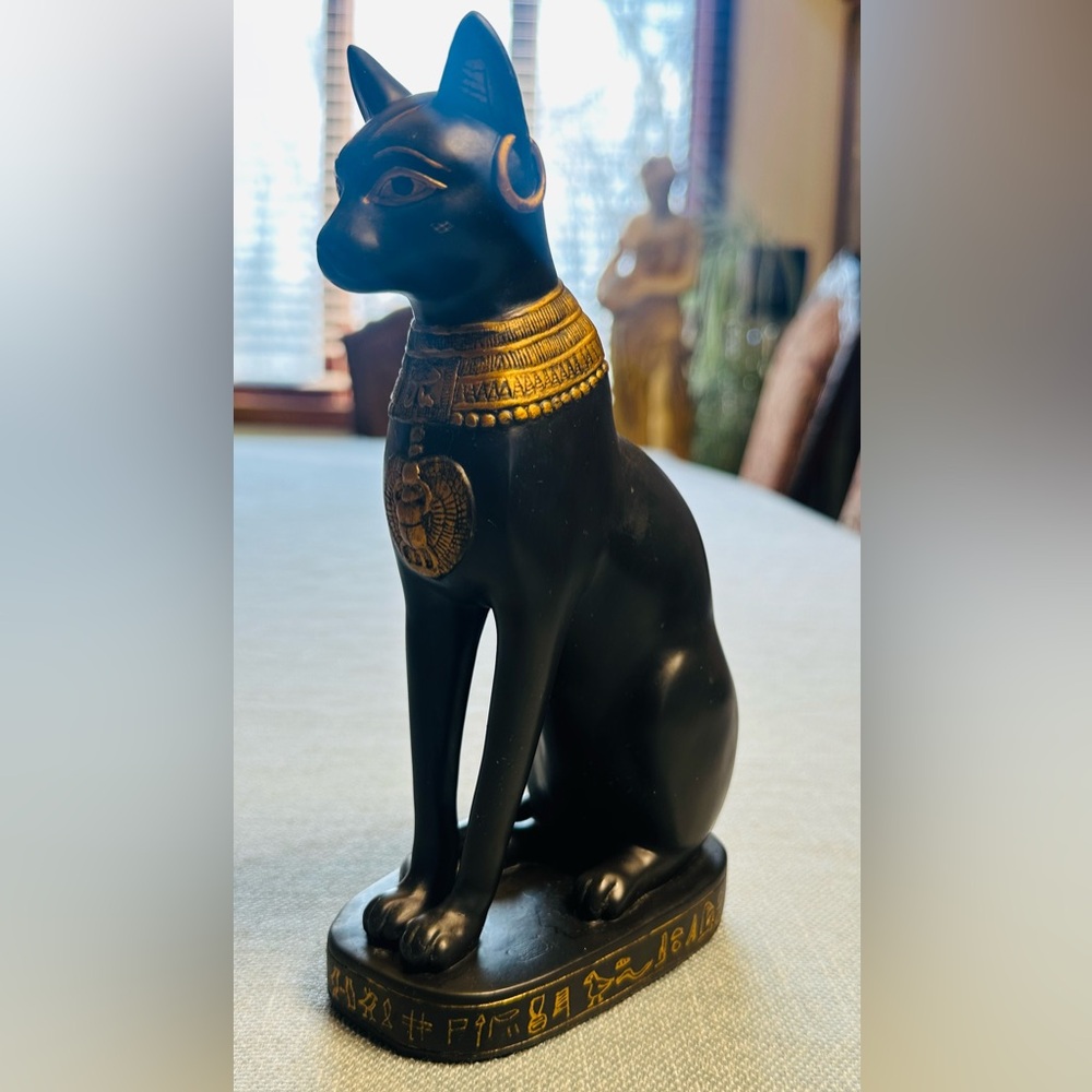 Ornate Egyptian Cat Figurine/Goddess Bastet Centerpiece/Statue Pristine/Rare - Picture 10 of 13